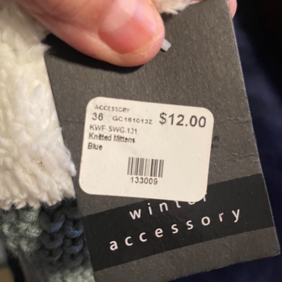 Gloves/ Mittens - Picture 2 of 2